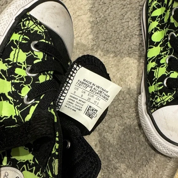 Converse Kids Black and Neon Green High-Tops - Picture 6 of 6